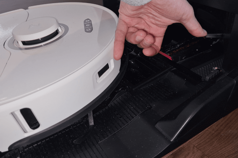 Charging sensors on the Roborock S8 Pro Ultra